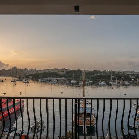 S66 By Homega, Seafront Terrace & Valletta Views Apartamento