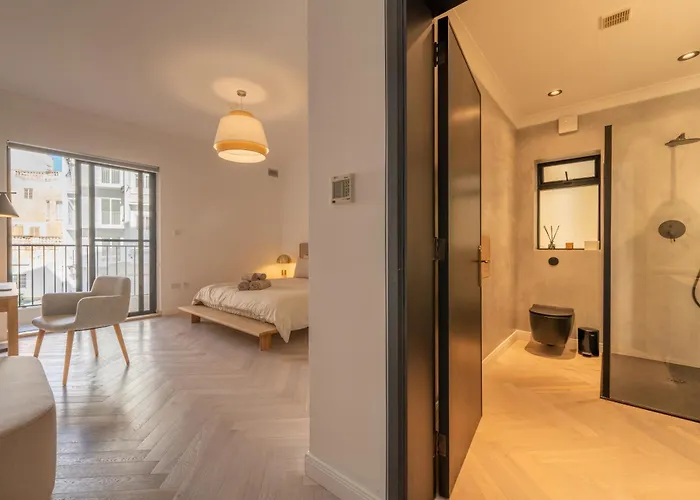 3br Huge Sea Front Apartment, Large Terrace, Views In 斯利马