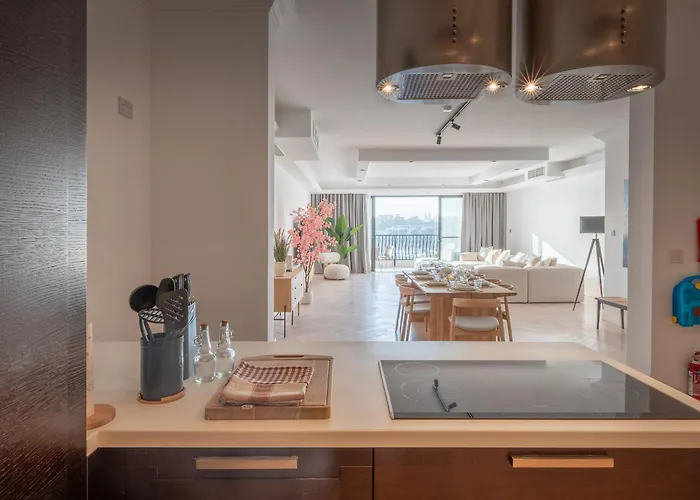 公寓 3br Huge Sea Front Apartment, Large Terrace, Views In 斯利马