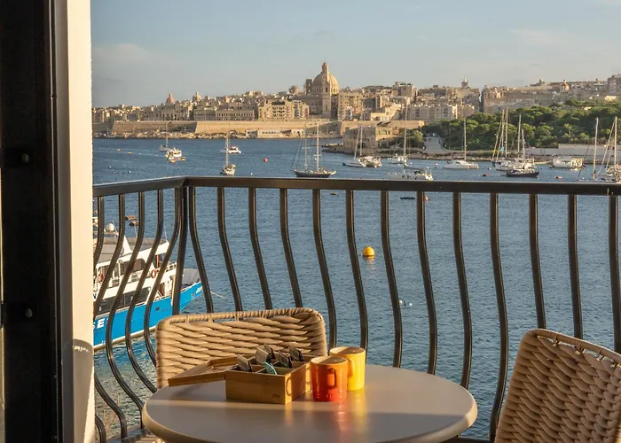 Διαμέρισμα 3br Huge Sea Front Apartment, Large Terrace, Views In