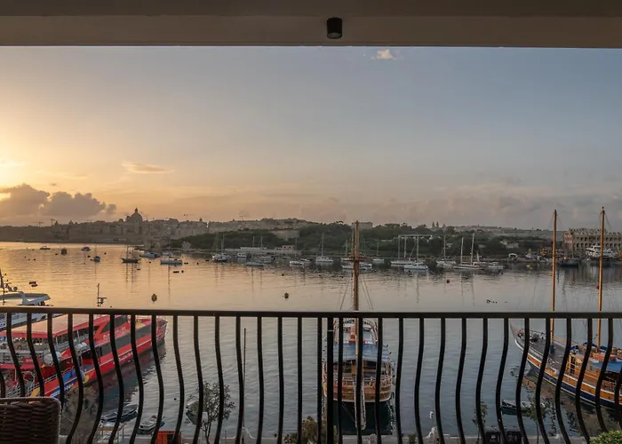 3br Huge Sea Front Apartment, Large Terrace, Views In Διαμέρισμα