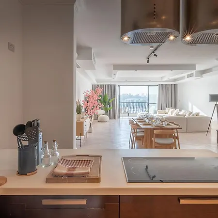 Appartamento 3br Huge Sea Front Apartment, Large Terrace, Views In Sliema