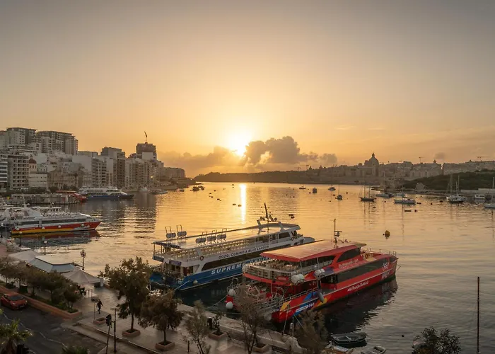 3br Huge Sea Front Apartment, Large Terrace, Views In Sliema