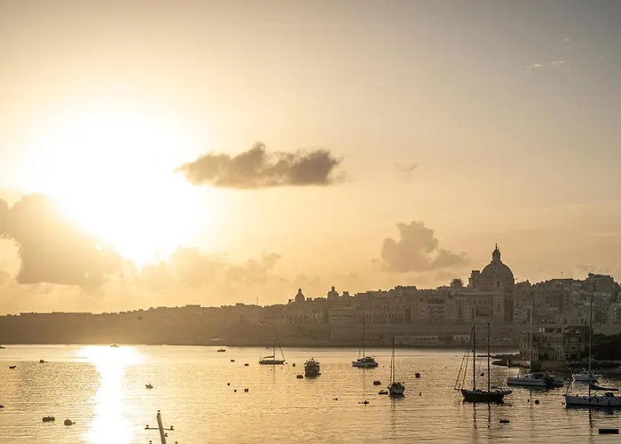 3br Huge Sea Front Apartment, Large Terrace, Views In Appartement *