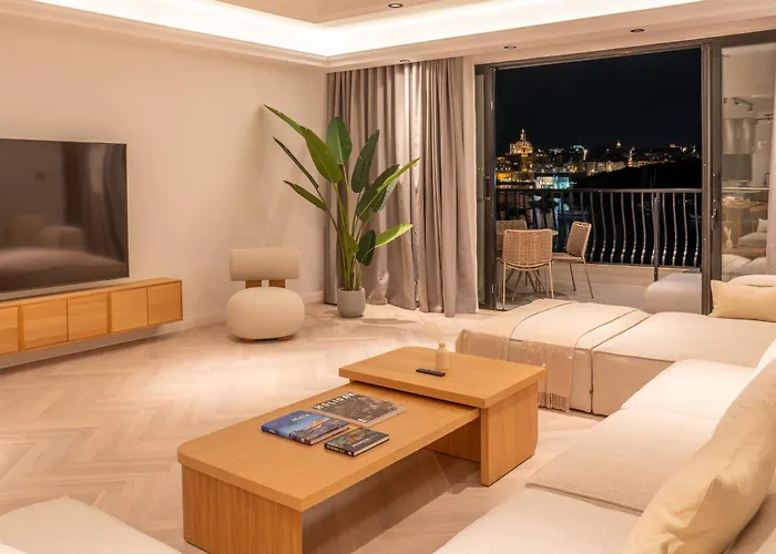 Appartement 3br Huge Sea Front Apartment, Large Terrace, Views In Sliema