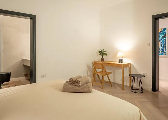 3br Huge Sea Front Apartment, Large Terrace, Views In Appartement Sliema